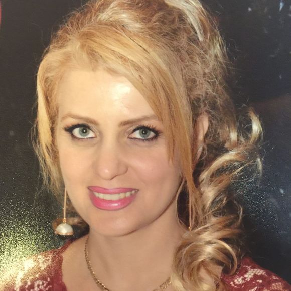 Meet your Posher, Naira - Picture 1 of 1